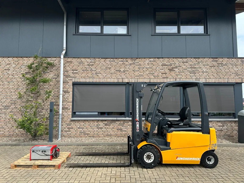 Jungheinrich EFG 425 K 2.5 ton Triplex Freelift Sideshift Elektra Heftruck - Carretilla elevadora eléctrica: foto 1 Jungheinrich EFG 425 K 2.5 ton Triplex Freelift Sideshift Elektra Heftruck - Carretilla elevadora eléctrica: foto 1