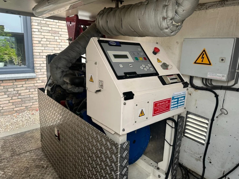 Perkins DIBO IBH-M 20015 Hogedruk unit 200 Bar 1500 L / min Mobiele Aanhanger 12.5 kVA aggregaat - Hidrolimpiadora: foto 3 Perkins DIBO IBH-M 20015 Hogedruk unit 200 Bar 1500 L / min Mobiele Aanhanger 12.5 kVA aggregaat - Hidrolimpiadora: foto 3