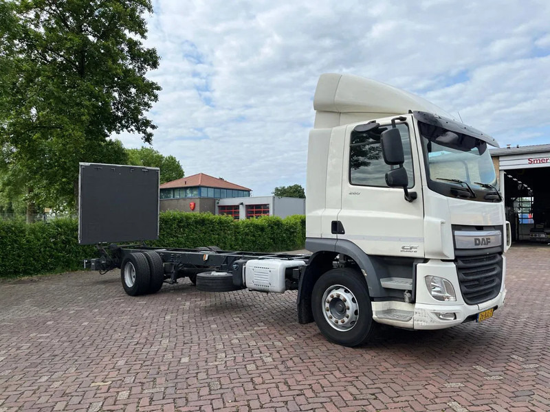 DAF CF 260 CF 260 FA CHASSIS CABINE EURO 6 - Camión chasis: foto 1 DAF CF 260 CF 260 FA CHASSIS CABINE EURO 6 - Camión chasis: foto 1