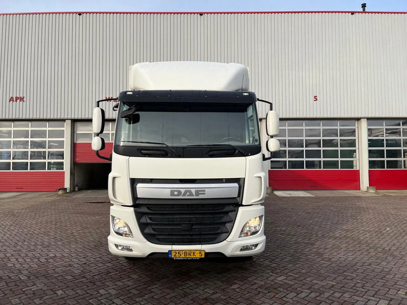 DAF CF 310 FA EURO 6 - Camión caja cerrada: foto 2 DAF CF 310 FA EURO 6 - Camión caja cerrada: foto 2