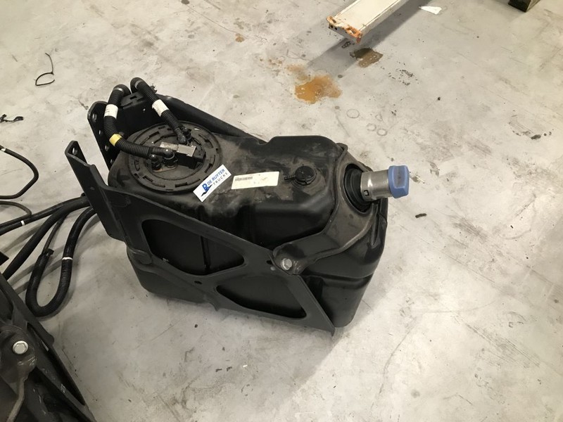 Mercedes-Benz Ad-blue tank met vlotter en steun - Silenciador/ Sistema de escape: foto 4 Mercedes-Benz Ad-blue tank met vlotter en steun - Silenciador/ Sistema de escape: foto 4