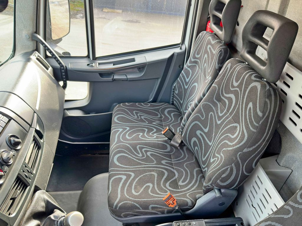 Camión volquete, Camión grúa Iveco EUROCARGO 180E25* KIPPER 4,60 m* TOPZUSTAND Iveco EUROCARGO 180E25* KIPPER 4,60 m* TOPZUSTAND: foto 9 Camión volquete, Camión grúa Iveco EUROCARGO 180E25* KIPPER 4,60 m* TOPZUSTAND Iveco EUROCARGO 180E25* KIPPER 4,60 m* TOPZUSTAND: foto 9