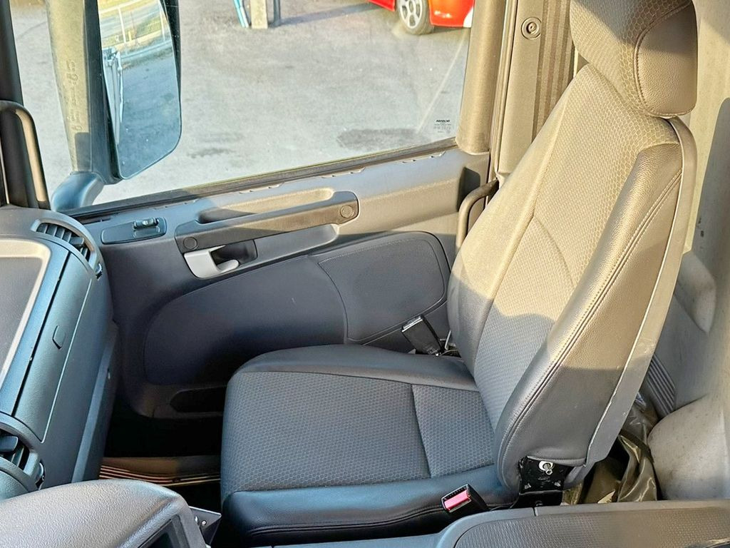 Camión grúa Scania P250* FAHRGESTEL 4,30* HMF 635 K2/FUNK* TOP Scania P250* FAHRGESTEL 4,30* HMF 635 K2/FUNK* TOP: foto 6 Camión grúa Scania P250* FAHRGESTEL 4,30* HMF 635 K2/FUNK* TOP Scania P250* FAHRGESTEL 4,30* HMF 635 K2/FUNK* TOP: foto 6