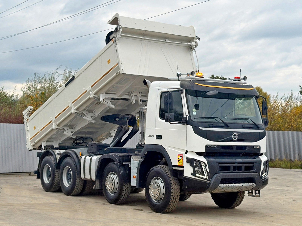 Volvo FMX 460 Kipper * BORDMATIC * 8x4 * TOPZUSTAND - Camión volquete: foto 3 Volvo FMX 460 Kipper * BORDMATIC * 8x4 * TOPZUSTAND - Camión volquete: foto 3