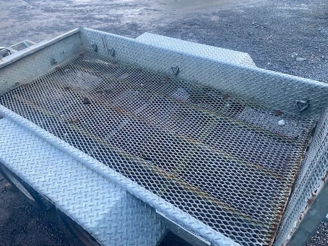 Used Indespension trailer 8x4 with ramp - Remolque porta maquinaria: foto 4 Used Indespension trailer 8x4 with ramp - Remolque porta maquinaria: foto 4