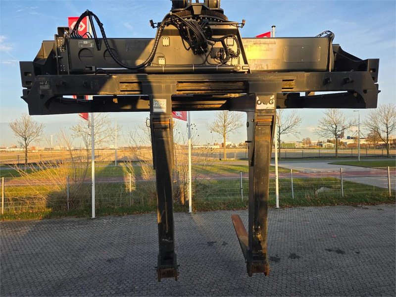 Kalmar Foldable Forks Attachment for ISO Spreaders - Implemento para Equipo de manutención: foto 2 Kalmar Foldable Forks Attachment for ISO Spreaders - Implemento para Equipo de manutención: foto 2
