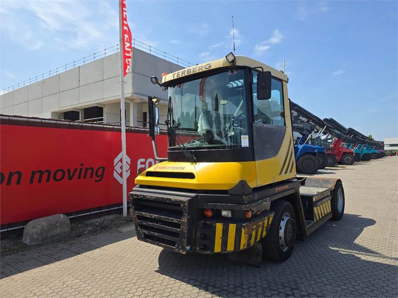 Terberg RT223 4x4 - Tractor industrial: foto 2 Terberg RT223 4x4 - Tractor industrial: foto 2