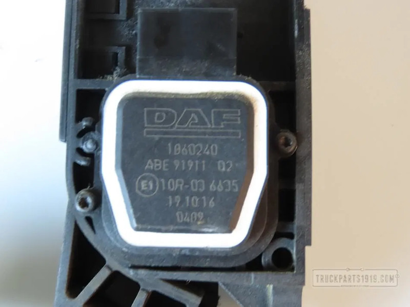 DAF 1860240 Gaspedaal DAF XF - Salpicadero para Camión: foto 2 DAF 1860240 Gaspedaal DAF XF - Salpicadero para Camión: foto 2
