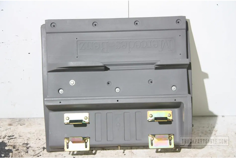 Mercedes-Benz A9415200320 Spatscherm - Carrocería y exterior para Camión: foto 1 Mercedes-Benz A9415200320 Spatscherm - Carrocería y exterior para Camión: foto 1