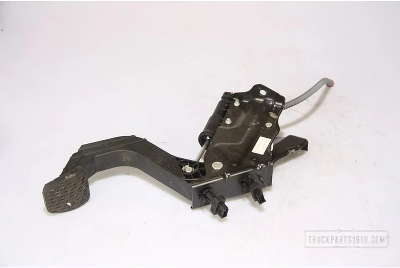 Mercedes-Benz Body & Chassis Parts Koppelingspedaal Sprinter - Pedal para Camión: foto 1 Mercedes-Benz Body & Chassis Parts Koppelingspedaal Sprinter - Pedal para Camión: foto 1