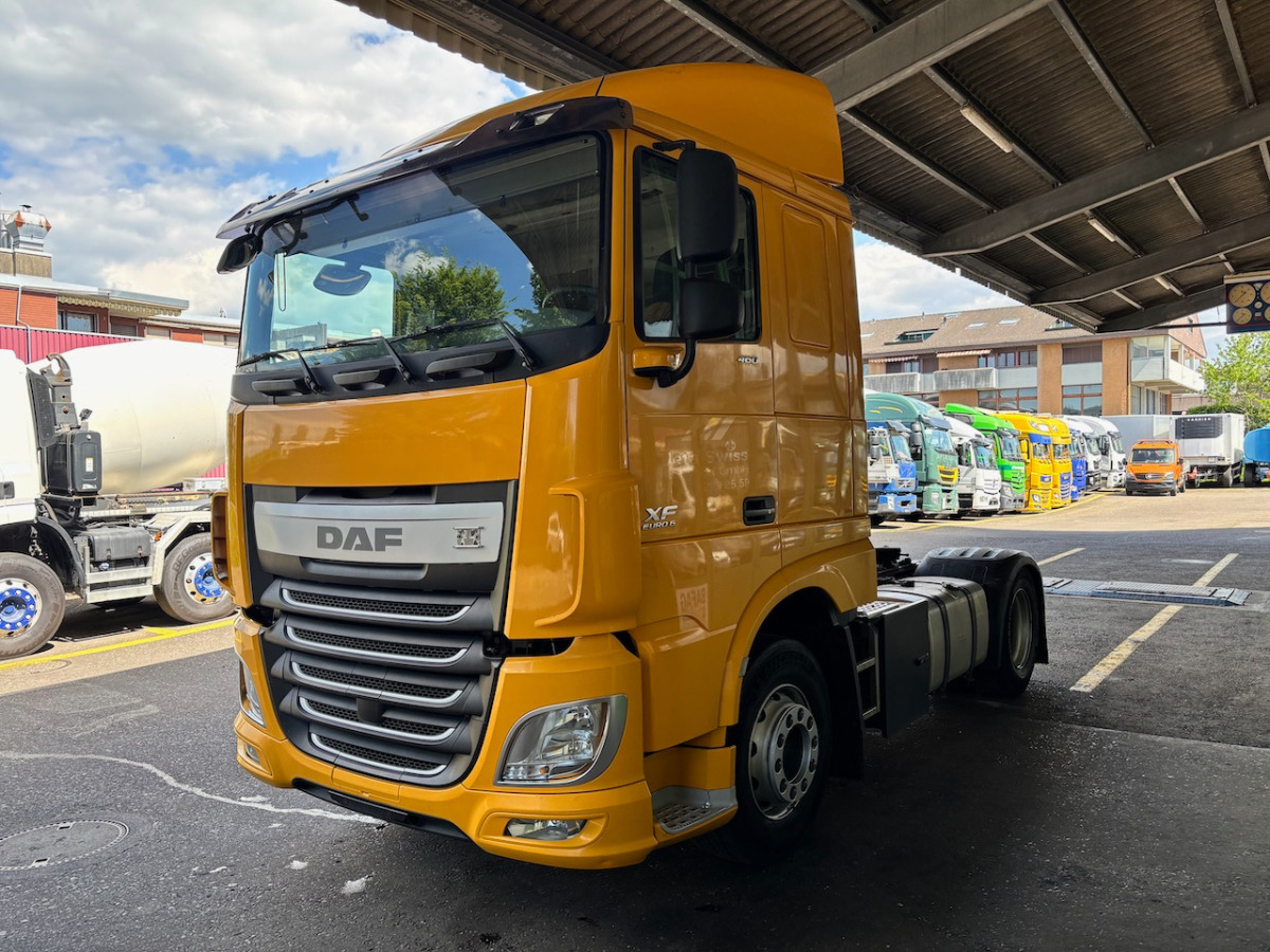 Cabeza tractora DAF XF 460: foto 15