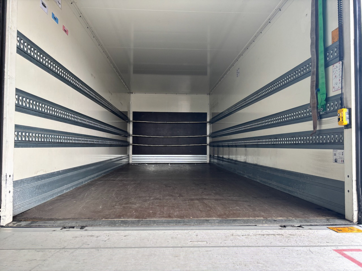 Camión caja cerrada RENAULT D14.250: foto 16