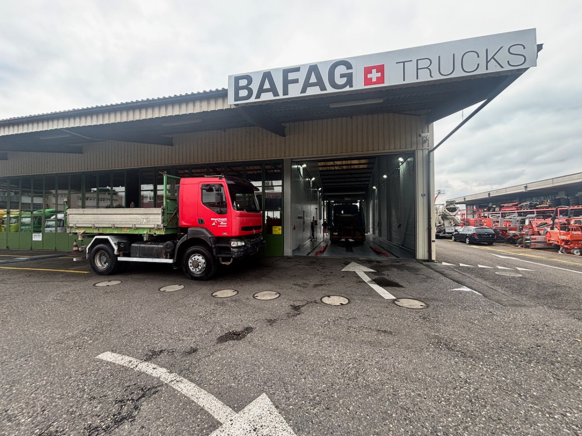 RENAULT Kerax 420DCI 4x4 - Camión volquete: foto 2 RENAULT Kerax 420DCI 4x4 - Camión volquete: foto 2