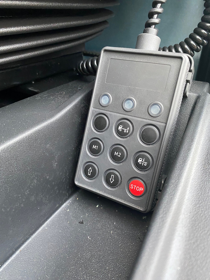 Iveco Eurocargo 120-220 ML120E22/P - Camión multibasculante: foto 5 Iveco Eurocargo 120-220 ML120E22/P - Camión multibasculante: foto 5