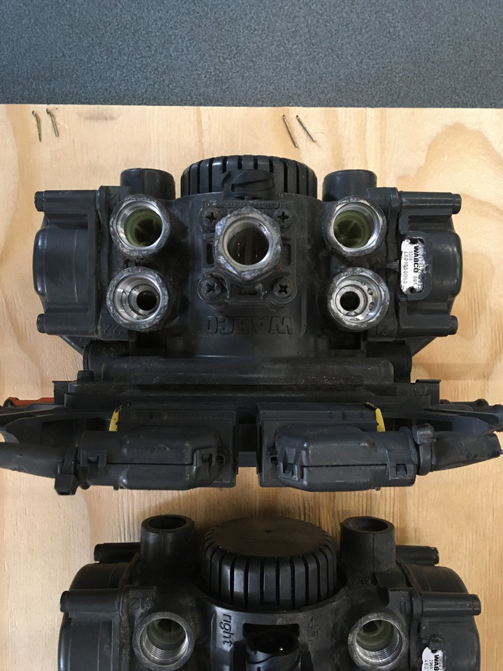 AXLE MODULATOR EPB-2 ACTROS-ATEGO - Piezas de freno para Camión: foto 2 AXLE MODULATOR EPB-2 ACTROS-ATEGO - Piezas de freno para Camión: foto 2