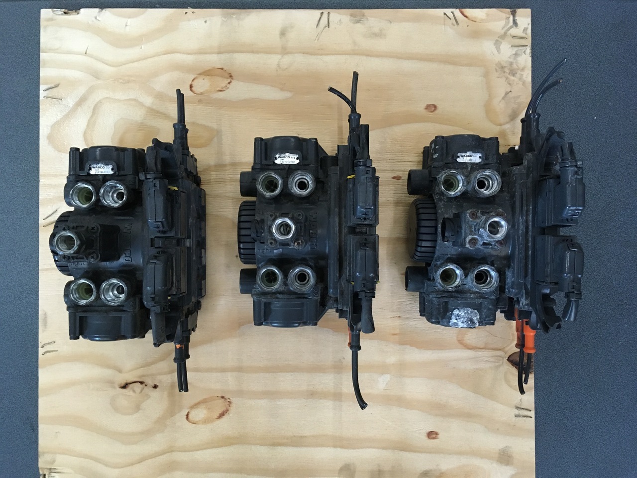 AXLE MODULATOR EPB-2 ACTROS-ATEGO - Piezas de freno para Camión: foto 1 AXLE MODULATOR EPB-2 ACTROS-ATEGO - Piezas de freno para Camión: foto 1