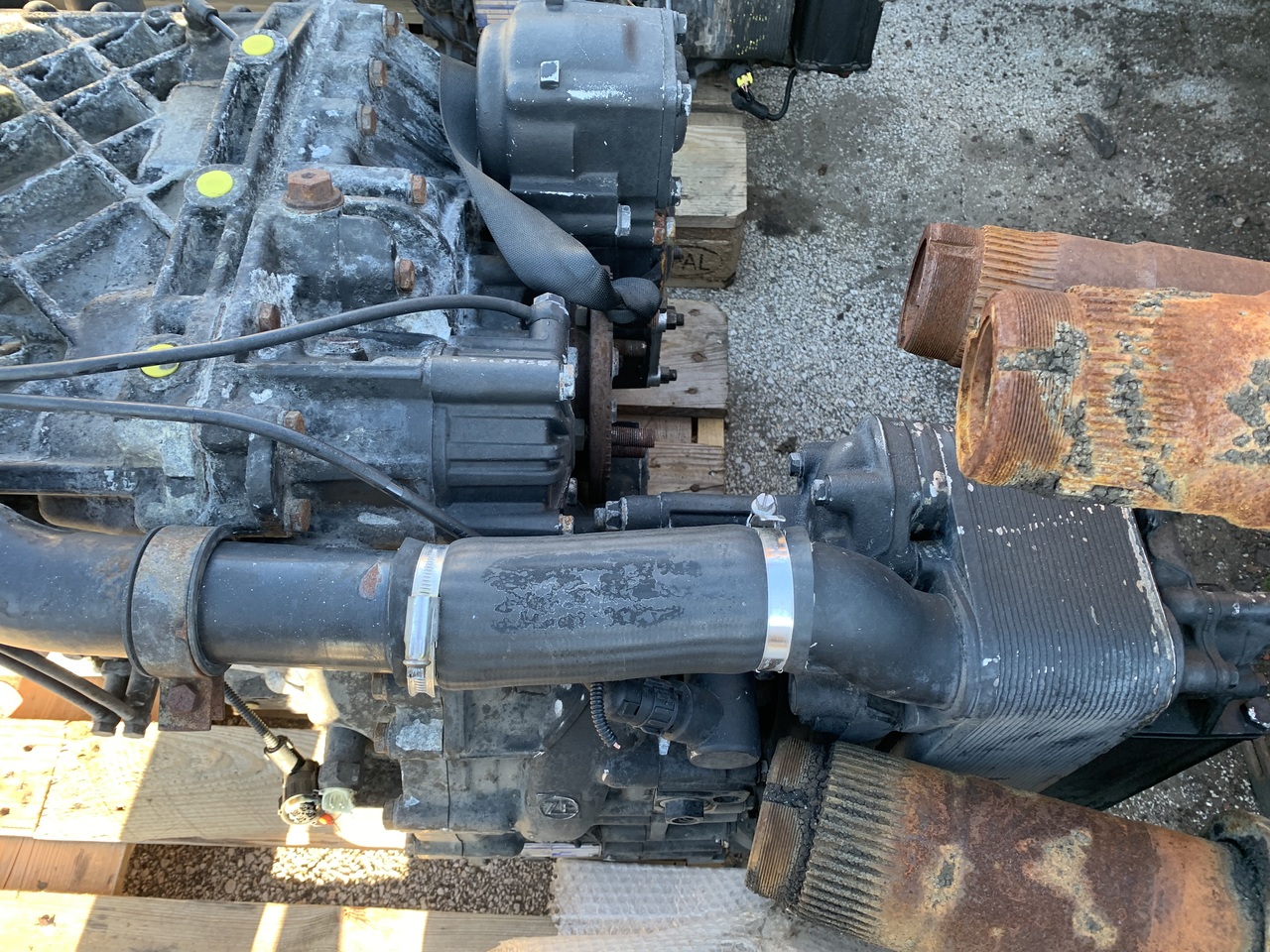 GEARBOX MAN TGX ZF 16S2221TD (WITH INTARTER) - Caja de cambios y piezas para Camión: foto 4 GEARBOX MAN TGX ZF 16S2221TD (WITH INTARTER) - Caja de cambios y piezas para Camión: foto 4