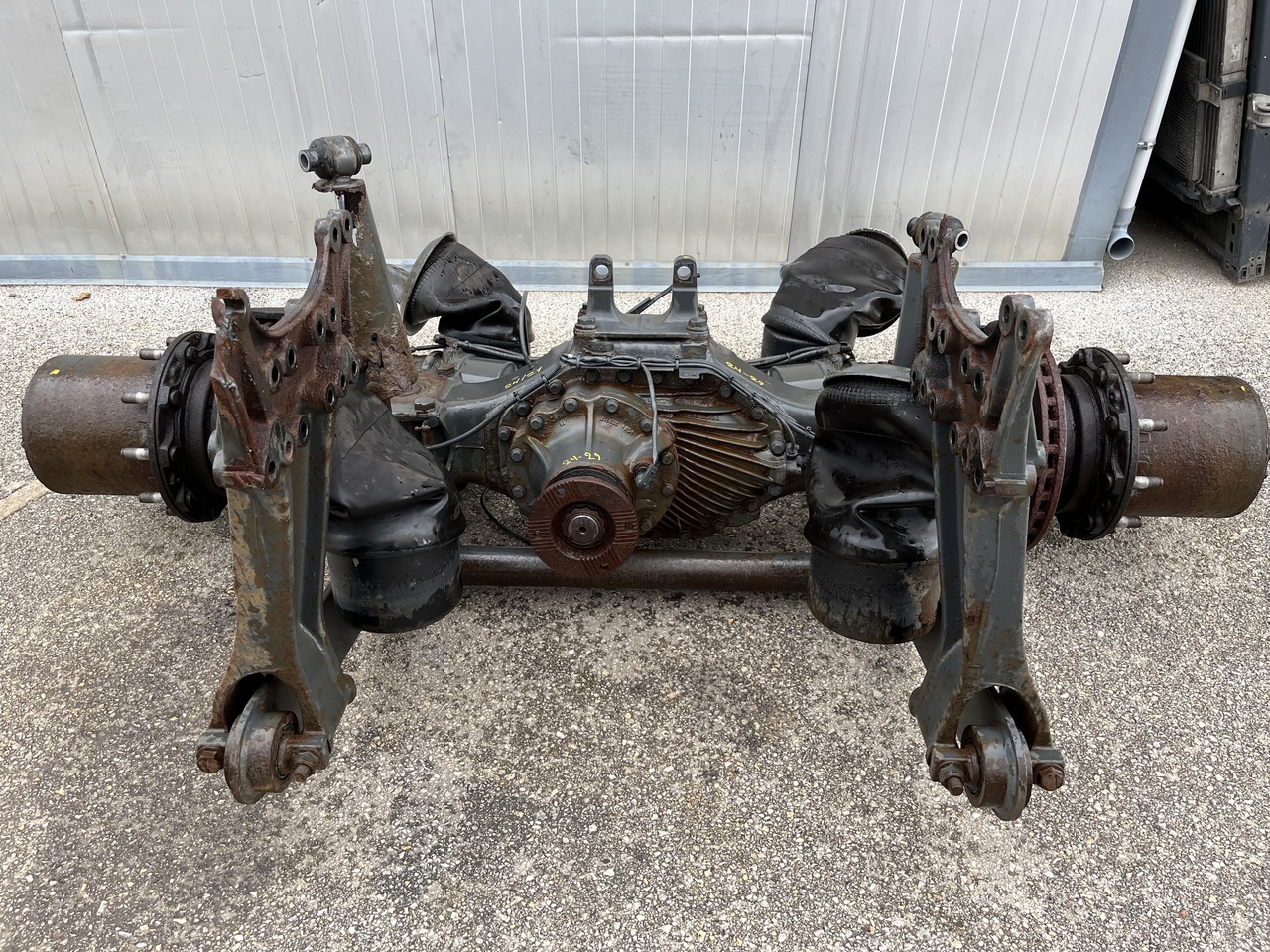 REAR AXLE WITH DIFFERENTIAL GEAR ,RATIO 29:24 - Diferencial para Camión: foto 1 REAR AXLE WITH DIFFERENTIAL GEAR ,RATIO 29:24 - Diferencial para Camión: foto 1
