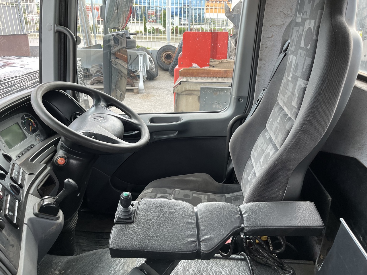 Cabina e interior para Camión SHORT CAB ACTROS MP2 RHD: foto 11 Cabina e interior para Camión SHORT CAB ACTROS MP2 RHD: foto 11