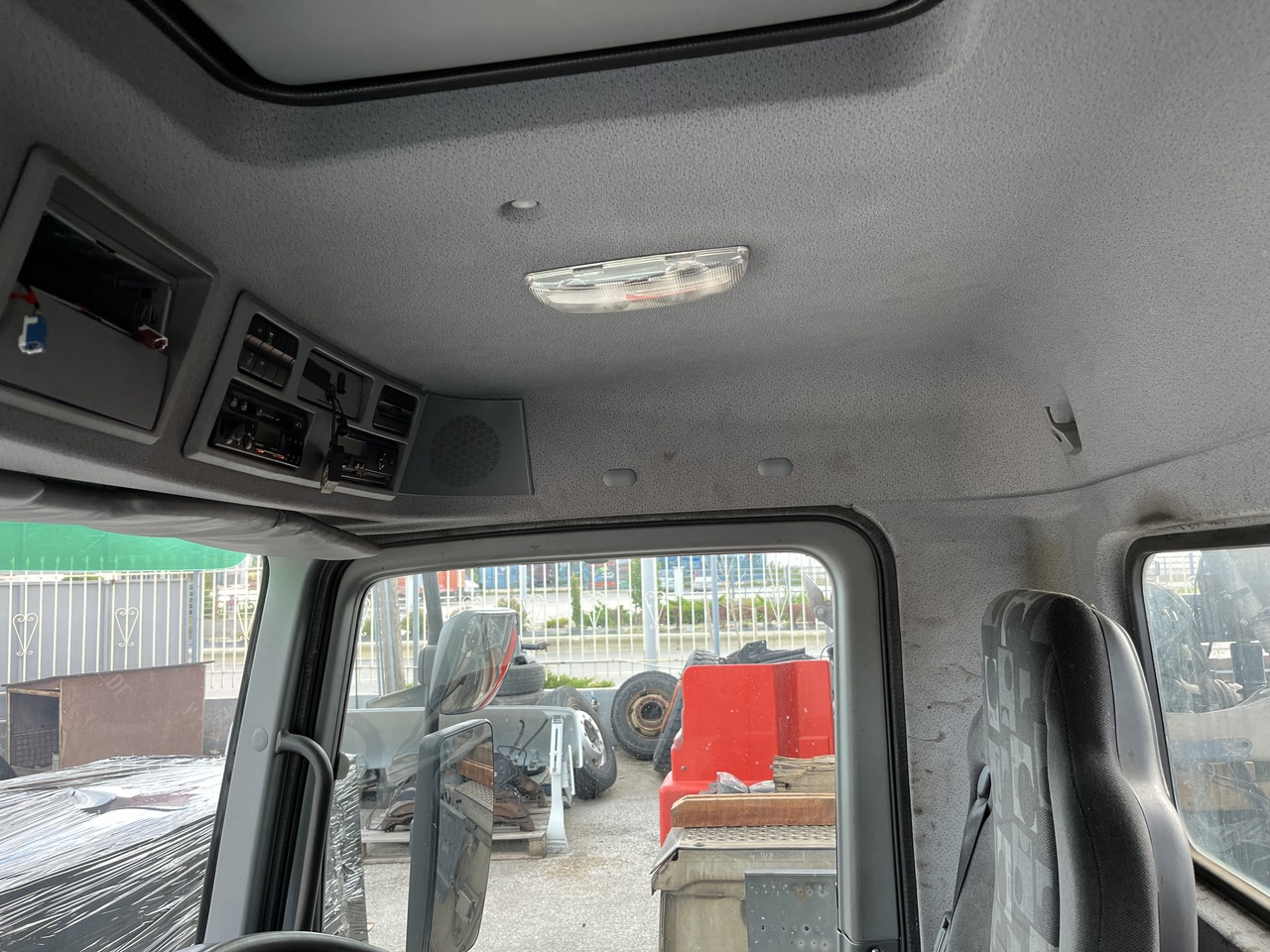 Cabina e interior para Camión SHORT CAB ACTROS MP2 RHD: foto 13 Cabina e interior para Camión SHORT CAB ACTROS MP2 RHD: foto 13