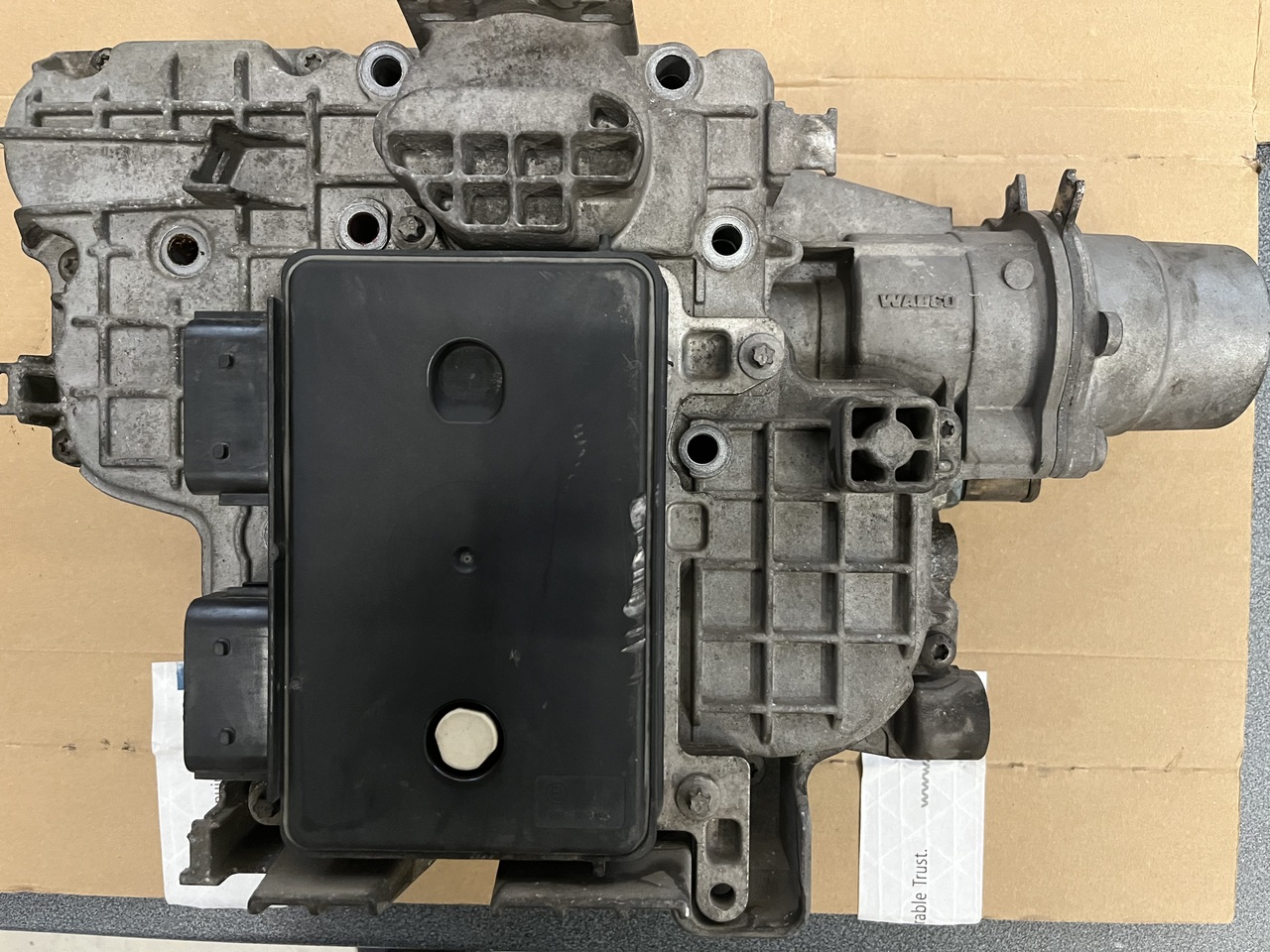 TRANSMISSION POSITIONER SHIFTING CYLINDER WITH CONTROL MODULE G211-12-ACTROS MP4 - Caja de cambios y piezas para Camión: foto 3 TRANSMISSION POSITIONER SHIFTING CYLINDER WITH CONTROL MODULE G211-12-ACTROS MP4 - Caja de cambios y piezas para Camión: foto 3