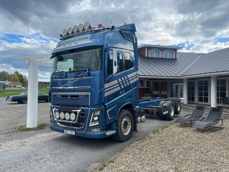 Camión chasis Volvo FH750: foto 1