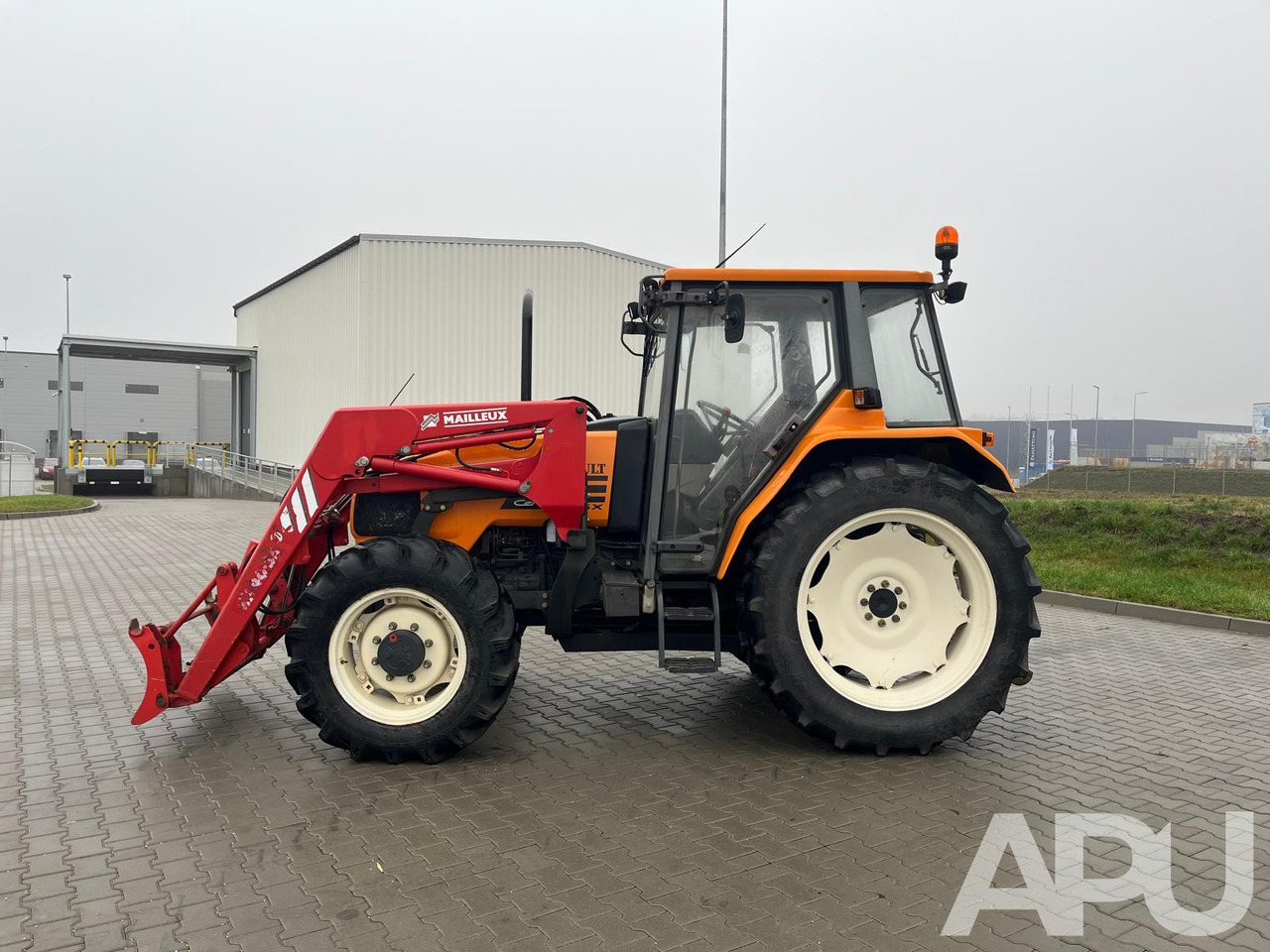 Ciągnik rolniczy Renault - Tractor: foto 2 Ciągnik rolniczy Renault - Tractor: foto 2