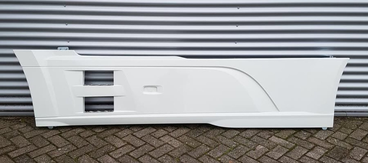 000039A DAF XF 106 / CF euro 6 WB3800 (zijskirts) Alleen Primer - Parachoques para Camión: foto 1 000039A DAF XF 106 / CF euro 6 WB3800 (zijskirts) Alleen Primer - Parachoques para Camión: foto 1