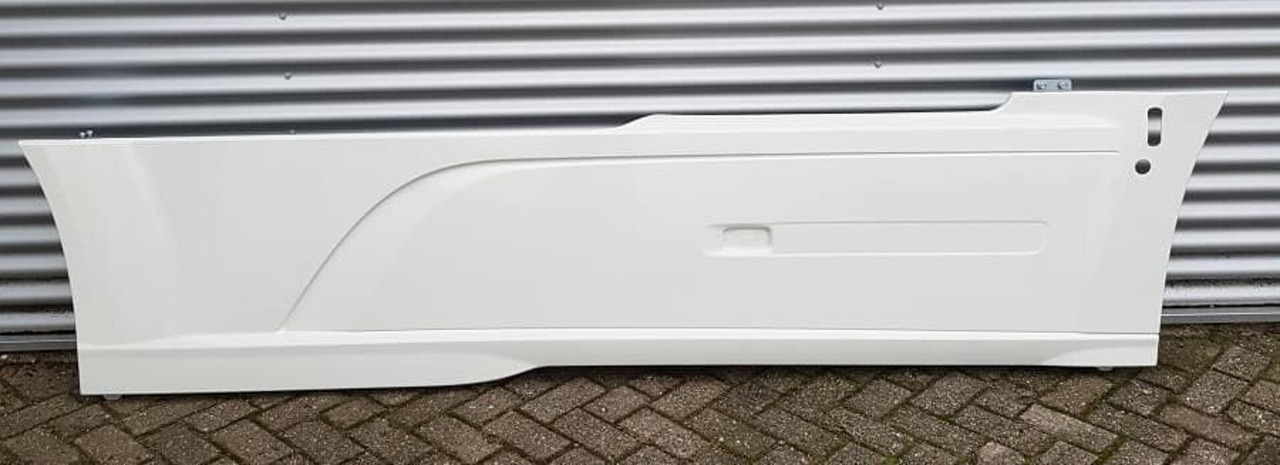 000039A DAF XF 106 / CF euro 6 WB3800 (zijskirts) Alleen Primer - Parachoques para Camión: foto 2 000039A DAF XF 106 / CF euro 6 WB3800 (zijskirts) Alleen Primer - Parachoques para Camión: foto 2