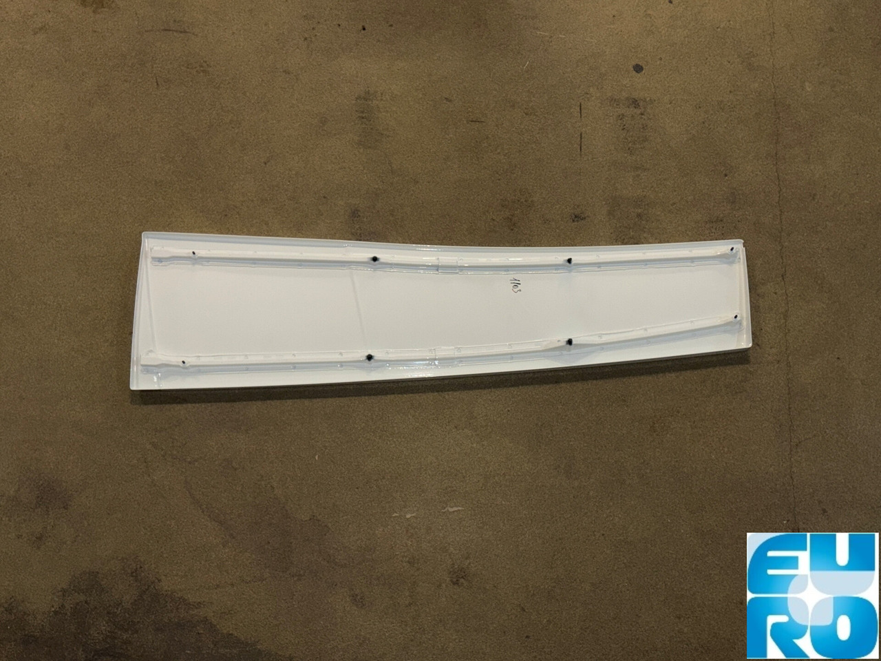 VOLVO FH4 DEFLECTOR RECHTS GEBRUIKT 84203637U - Guardabarros para Camión: foto 2 VOLVO FH4 DEFLECTOR RECHTS GEBRUIKT 84203637U - Guardabarros para Camión: foto 2
