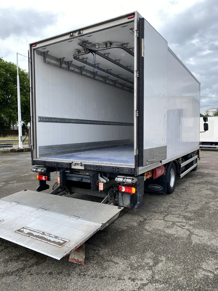 RENAULT D16 - Camión frigorífico: foto 2 RENAULT D16 - Camión frigorífico: foto 2