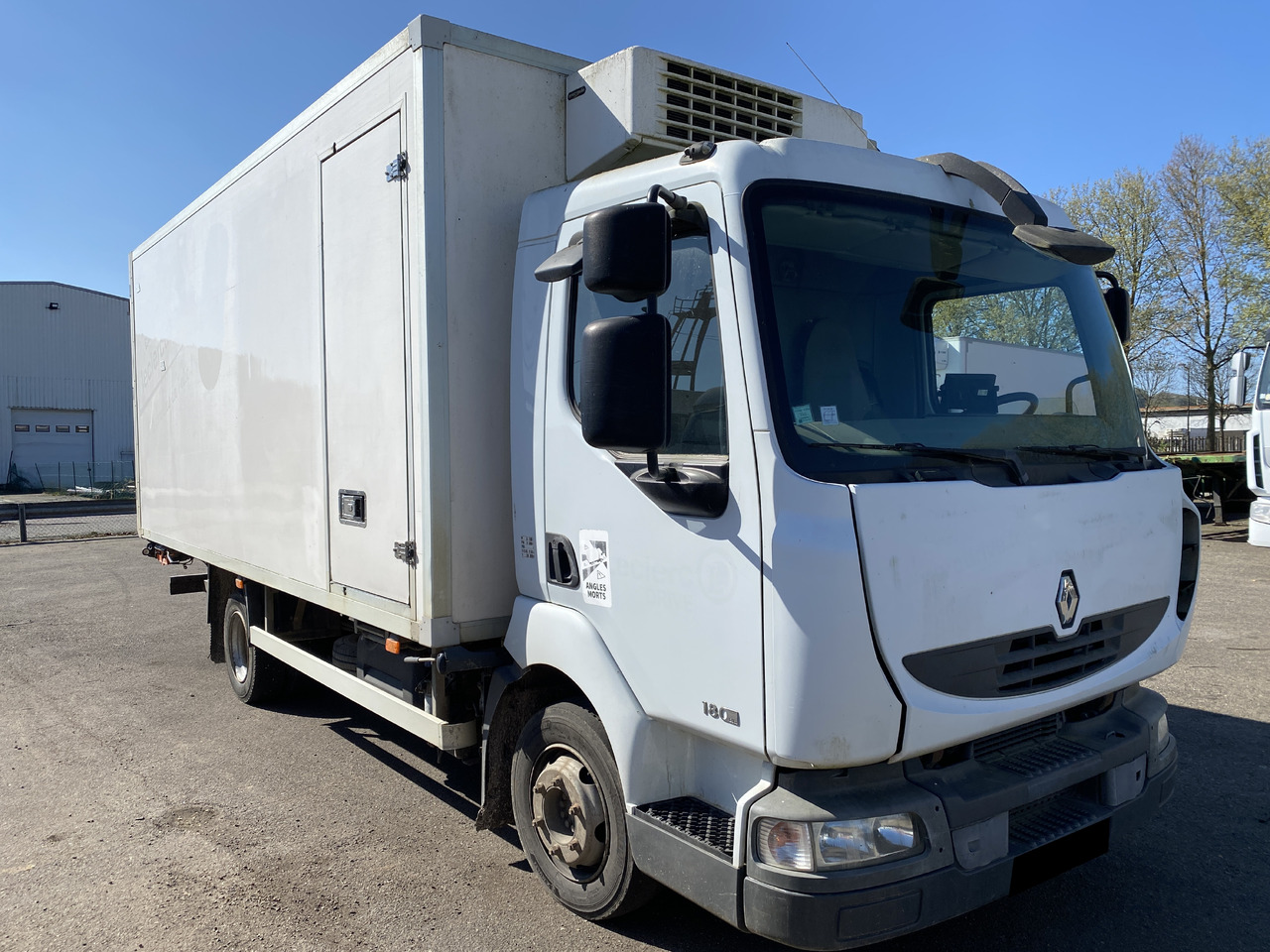RENAULT midlum frigorifique - Camión frigorífico: foto 1 RENAULT midlum frigorifique - Camión frigorífico: foto 1