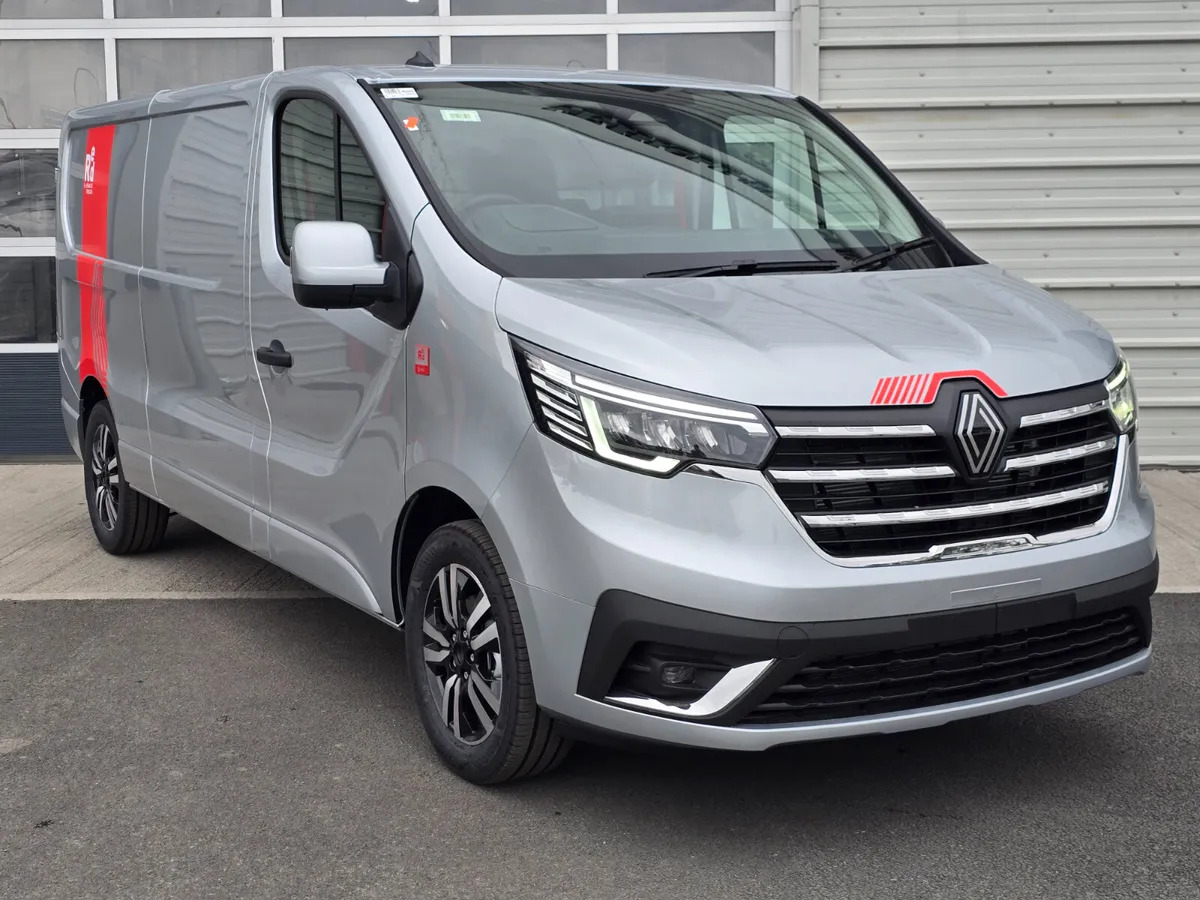 NEW Renault Trafic Exclusive 170BHP/150BHP Auto Highland Silver - Furgón: foto 1 NEW Renault Trafic Exclusive 170BHP/150BHP Auto Highland Silver - Furgón: foto 1