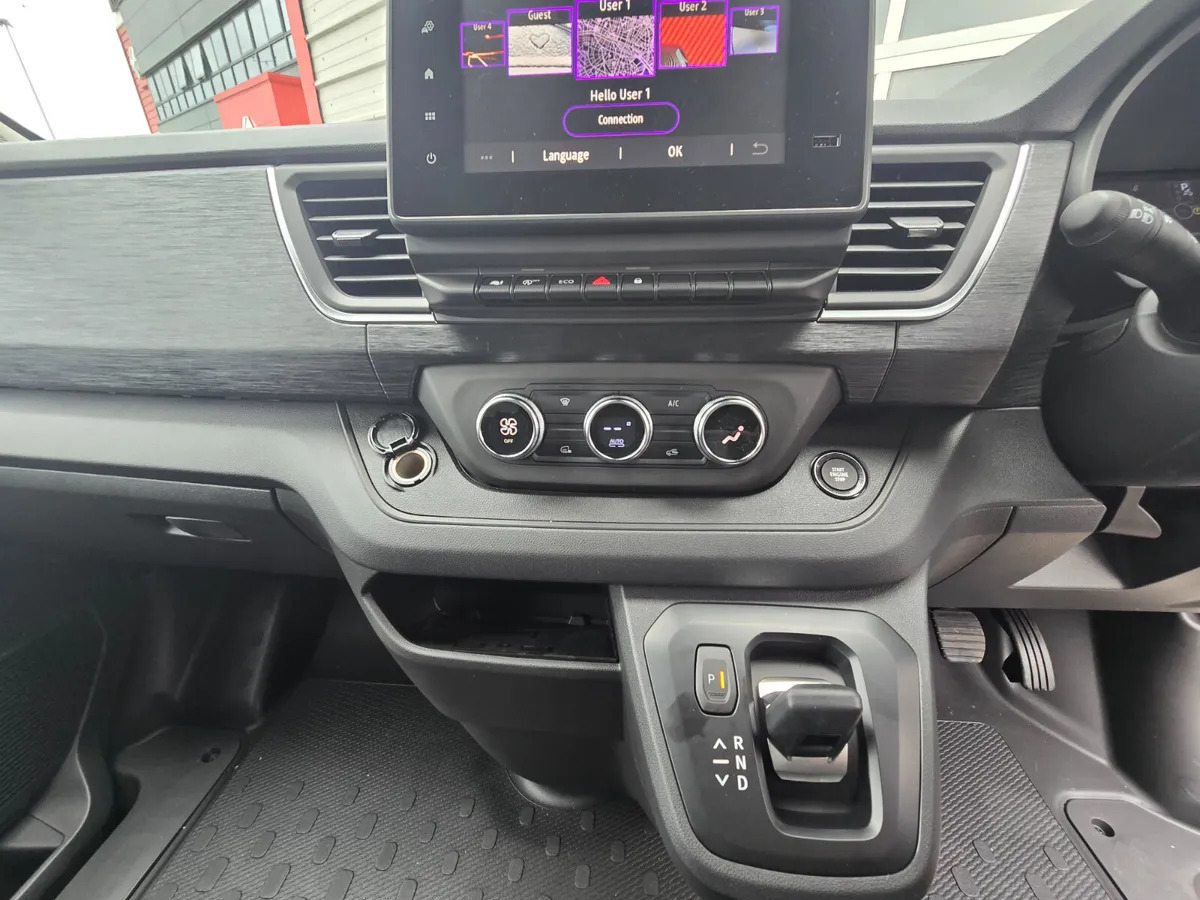 NEW Renault Trafic Exclusive 170BHP/150BHP Auto White - Furgón: foto 3 NEW Renault Trafic Exclusive 170BHP/150BHP Auto White - Furgón: foto 3