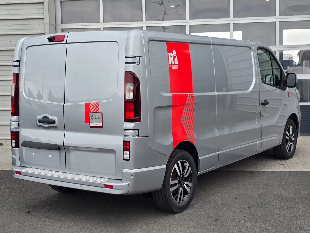 NEW Renault Trafic Exclusive 170BHP/150BHP Manual Silver - Furgón: foto 2 NEW Renault Trafic Exclusive 170BHP/150BHP Manual Silver - Furgón: foto 2