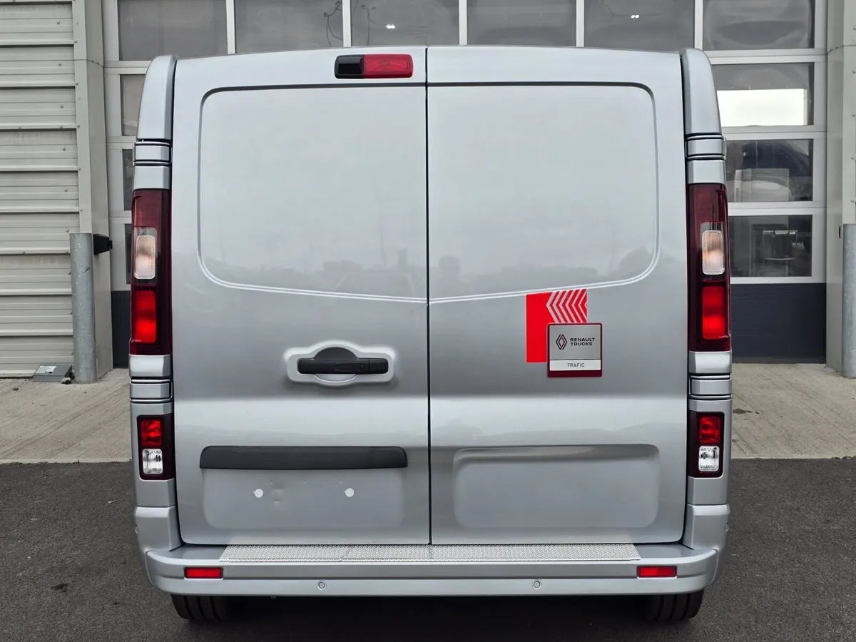 NEW Renault Trafic Exclusive 170BHP/150BHP Manual Silver - Furgón: foto 3 NEW Renault Trafic Exclusive 170BHP/150BHP Manual Silver - Furgón: foto 3