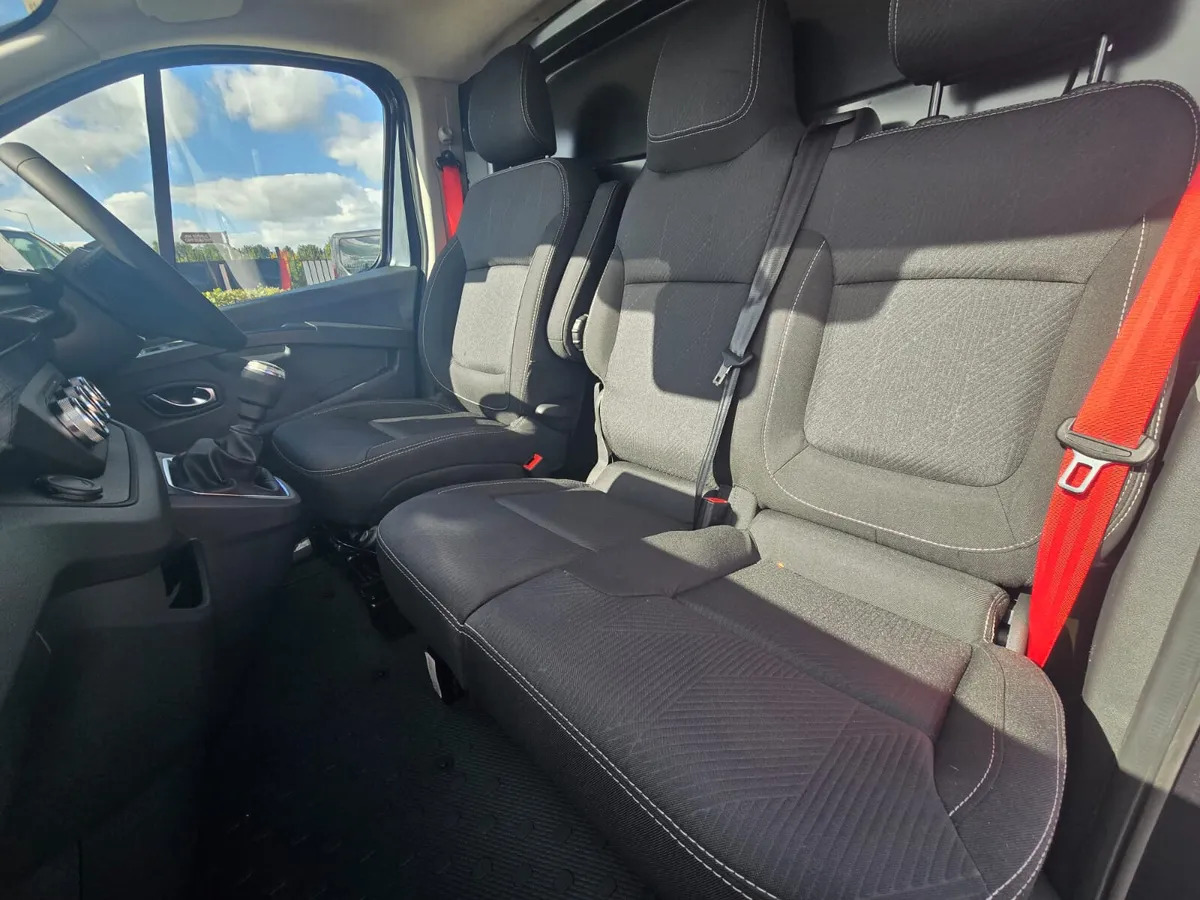 NEW Renault Trafic Exclusive 170BHP/150BHP Manual White - Furgón: foto 3 NEW Renault Trafic Exclusive 170BHP/150BHP Manual White - Furgón: foto 3
