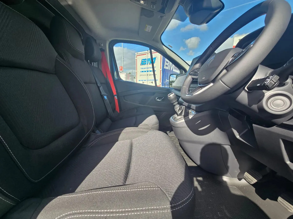 NEW Renault Trafic Exclusive 170BHP/150BHP Manual White - Furgón: foto 4 NEW Renault Trafic Exclusive 170BHP/150BHP Manual White - Furgón: foto 4