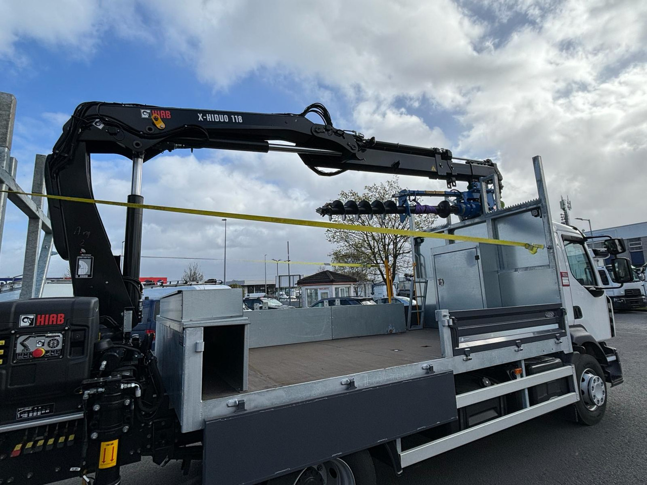 Camión caja abierta, Camión grúa Renault Trucks D 14 Flatbed drop side poling truck: foto 14