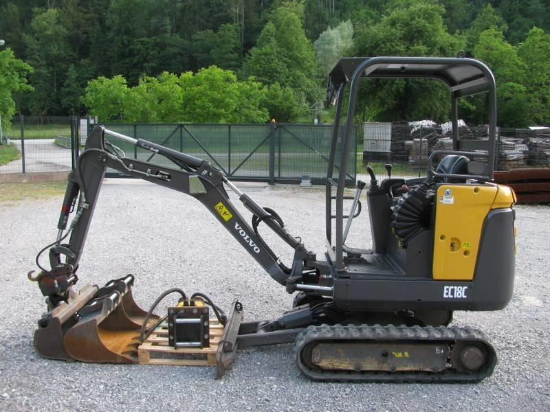 Volvo EC18C 3 žlice + kladivo Volvo HB02 - Miniexcavadora: foto 2 Volvo EC18C 3 žlice + kladivo Volvo HB02 - Miniexcavadora: foto 2