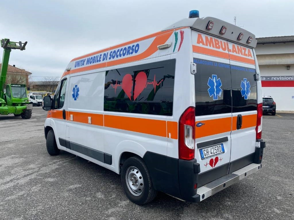 Fiat Ducato - Ambulancia: foto 3 Fiat Ducato - Ambulancia: foto 3
