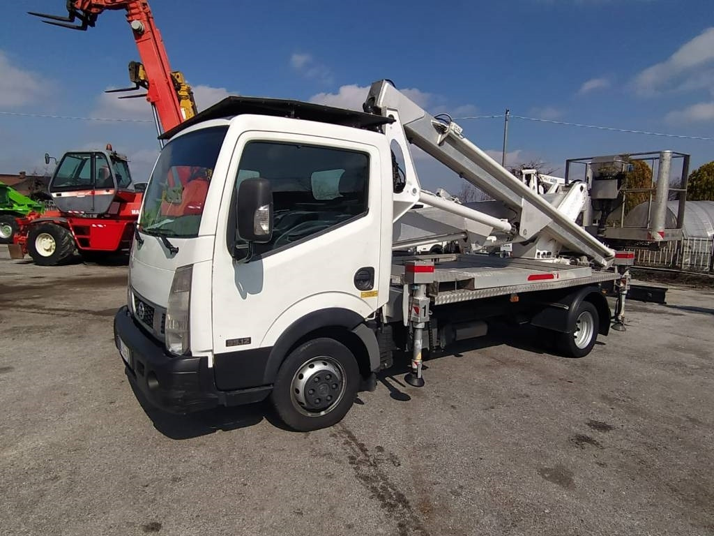 Multitel hx200xe - Camión con plataforma elevadora: foto 1 Multitel hx200xe - Camión con plataforma elevadora: foto 1