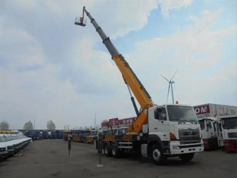 Hino 700 3441 6X4 Emelőkosaras 22,8m - Camión, Camión grúa: foto 1 Hino 700 3441 6X4 Emelőkosaras 22,8m - Camión, Camión grúa: foto 1