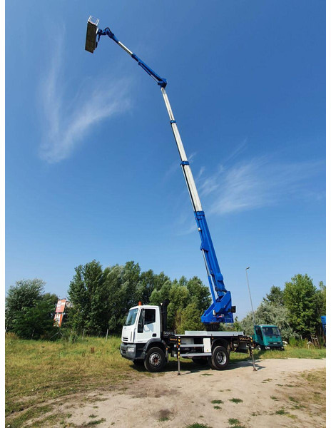 Iveco Eurocargo ML 180 E 24 - Bizocchi KJF 320 lifting basket 32 m - Camión, Camión grúa: foto 4 Iveco Eurocargo ML 180 E 24 - Bizocchi KJF 320 lifting basket 32 m - Camión, Camión grúa: foto 4