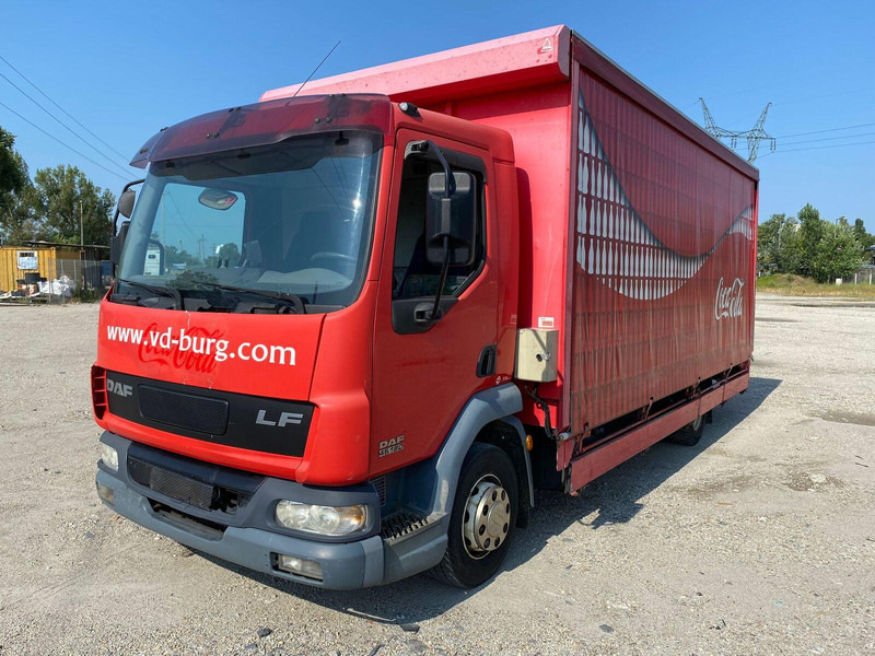 DAF LF 45.180 Pritsche + Plane - Camión caja cerrada: foto 1 DAF LF 45.180 Pritsche + Plane - Camión caja cerrada: foto 1