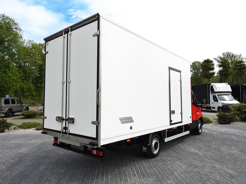 Iveco DAILY 35S18 NOWY KONTENER 10 PALET TEMPOMAT NAWIGACJA KLIMATYZAC - Furgoneta caja cerrada: foto 3 Iveco DAILY 35S18 NOWY KONTENER 10 PALET TEMPOMAT NAWIGACJA KLIMATYZAC - Furgoneta caja cerrada: foto 3