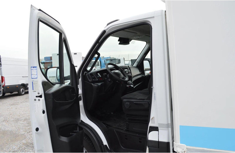 Camión frigorífico Iveco DAILY 60C15 REFRIGERATOR + SIDE AND REAR DOORS, LIFT FOLDED UNDE: foto 18