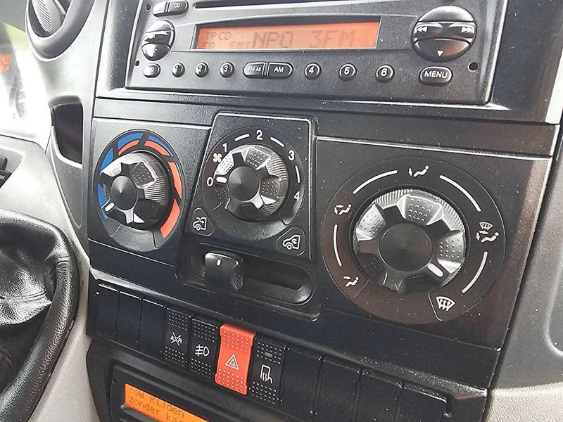 Furgoneta caja abierta, Camión grúa Iveco Daily 40C15 - Flatbed + crane: foto 12 Furgoneta caja abierta, Camión grúa Iveco Daily 40C15 - Flatbed + crane: foto 12