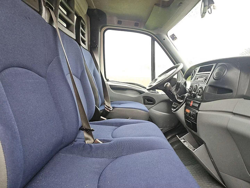 Furgoneta caja abierta, Camión grúa Iveco Daily 40C15 - Flatbed + crane: foto 13 Furgoneta caja abierta, Camión grúa Iveco Daily 40C15 - Flatbed + crane: foto 13