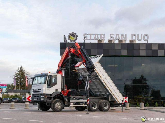 Iveco TRAKKER 360 6x6 PALFINGER PK 36002 Crane Kipper - Camión volquete, Camión grúa: foto 1 Iveco TRAKKER 360 6x6 PALFINGER PK 36002 Crane Kipper - Camión volquete, Camión grúa: foto 1